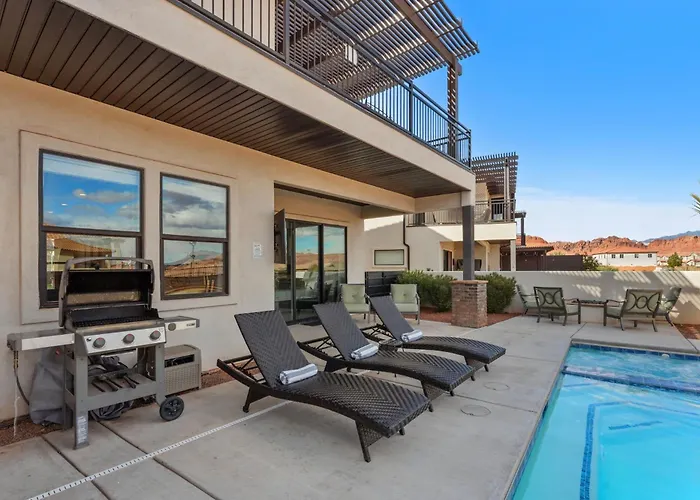 Ocotillo Springs 67: Private Hot Tub & Game Room Retreat